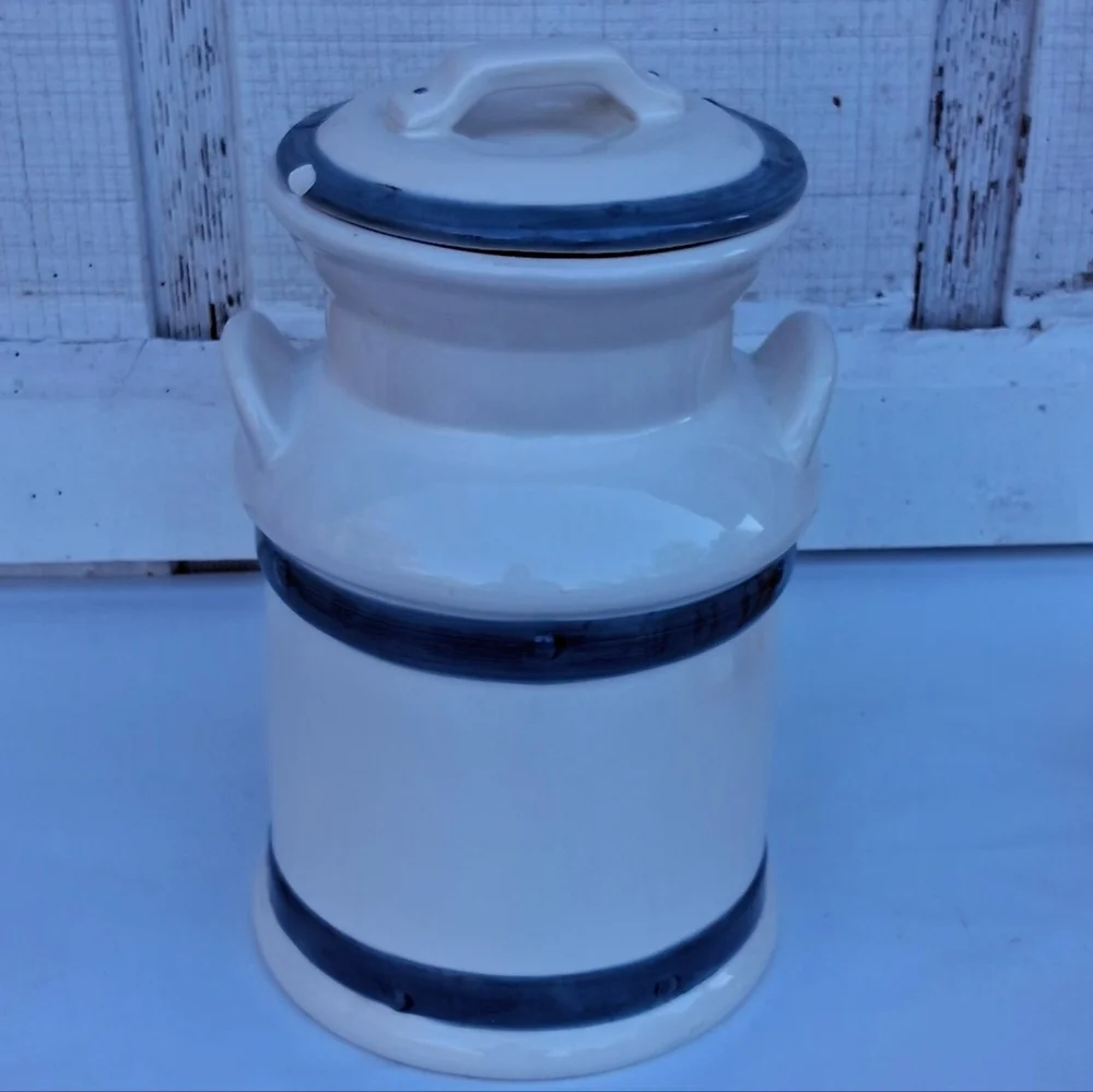 Elegant Ceramic Cookie Jar with Blue Accents - Picture 2 of 10